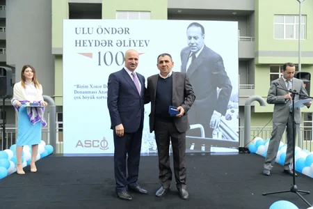 Prezident İlham Əliyevin tapşırığı ilə dənizçilər üçün tikilən yaşayış kompleksi təhvil verilib