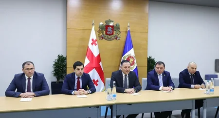 Gürcüstanın DİN başçısı Azərbaycanla sərhəddə uğurlu əməliyyat keçirən sərhədçiləri mükafatlandırıb