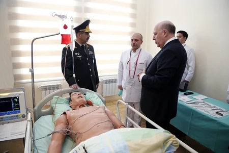 ​Zakir Həsənov Türkiyə Silahlı Qüvvələrinin tibb komandanı ilə görüşüb