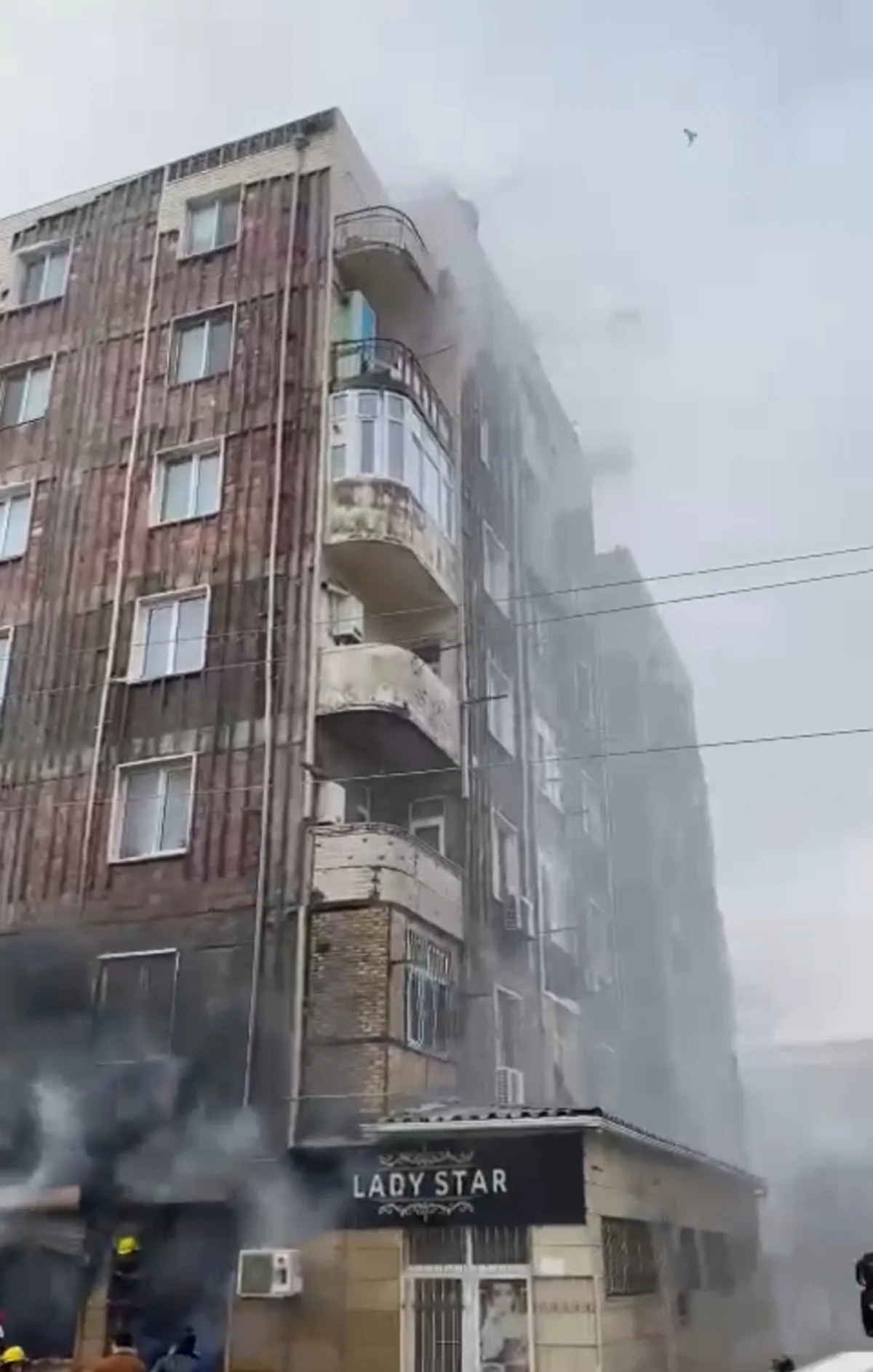 DİN: Abşeronda yaşayış binasında yanğınla əlaqədar polis təhlükəsizlik tədbirləri görür