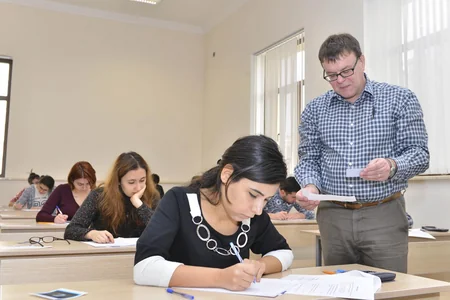 Britaniyalı müəllimlər BANM-də qış semestrinin imtahanlarını keçirir