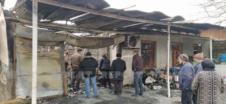 Samuxda 60 000 manatlıq geyimin olduğu mağaza yanıb