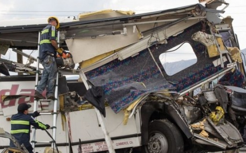 Yeni Zelandiyada avtobus qəzaya uğrayıb: 2 ölü, 27 yaralı