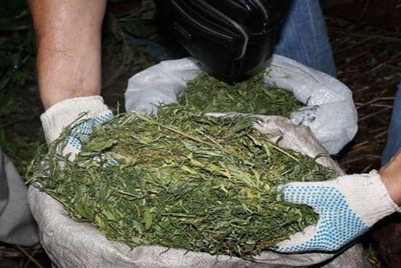 Astara sakini 1 kq-dan çox narkotik vasitəni satarkən tutulub