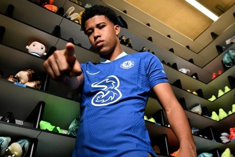 Çelsi futbolçusunu icarəyə verib