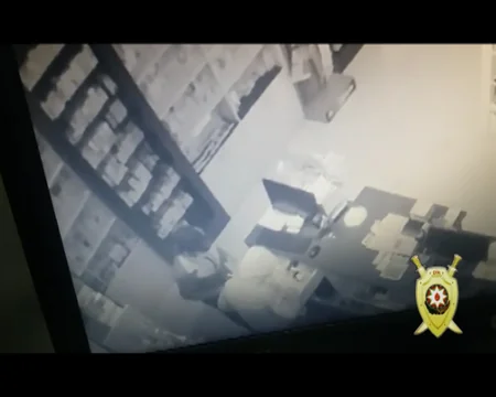 Bakıda market və apteklərdən oğurluq edən yeniyetmələr tutulublar - FOTO