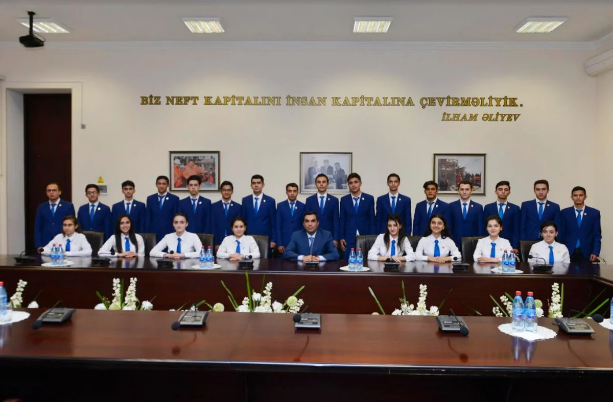 Elmar Qasımov BANM-ə qəbul olan Prezident təqaüdçüləri ilə görüşüb