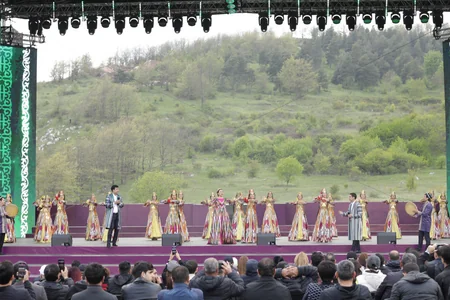 Cıdır düzündə “Xarıbülbül” festivalının açılış konserti olub
