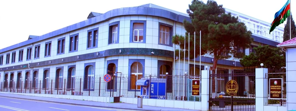 Bakıda həbsdə olan qardaşına narkotik keçirmək istəyən qadın saxlanılıb