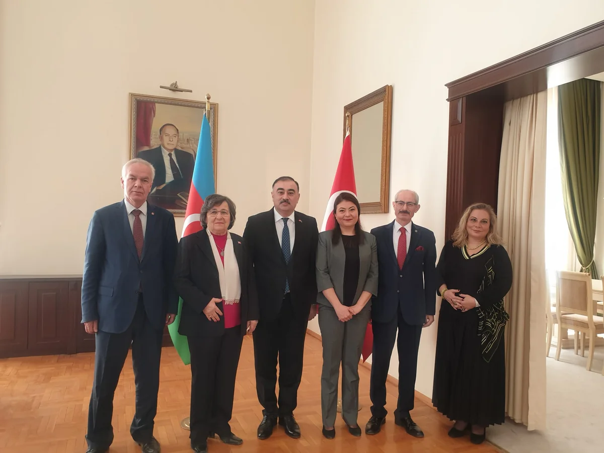 Azərbaycan səfiri Türk Ocaqlarının heyətini qəbul edib