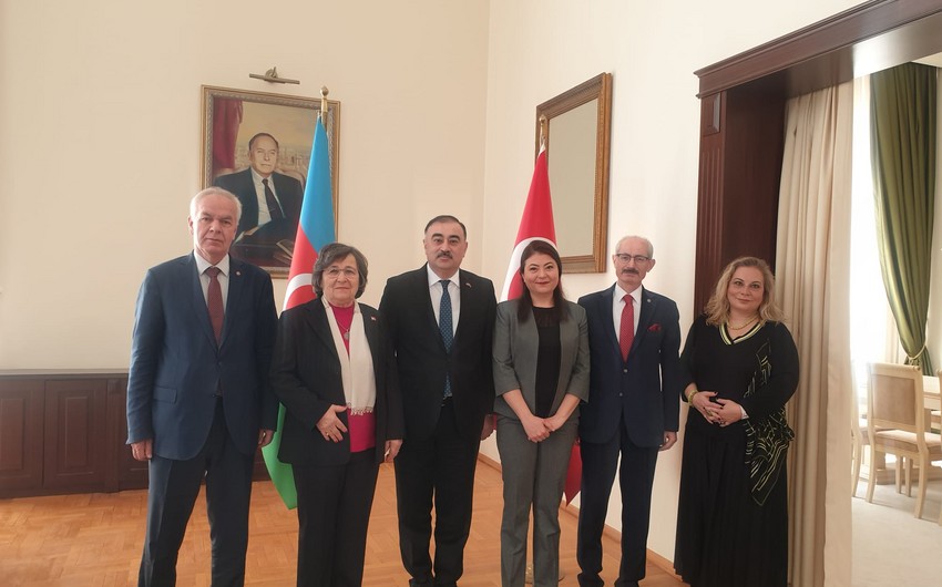 Azərbaycan səfiri Türk Ocaqlarının heyətini qəbul edib