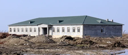 Müdafiə naziri cəbhə bölgəsində inşası davam edən hərbi hissələrə baxış keçirib