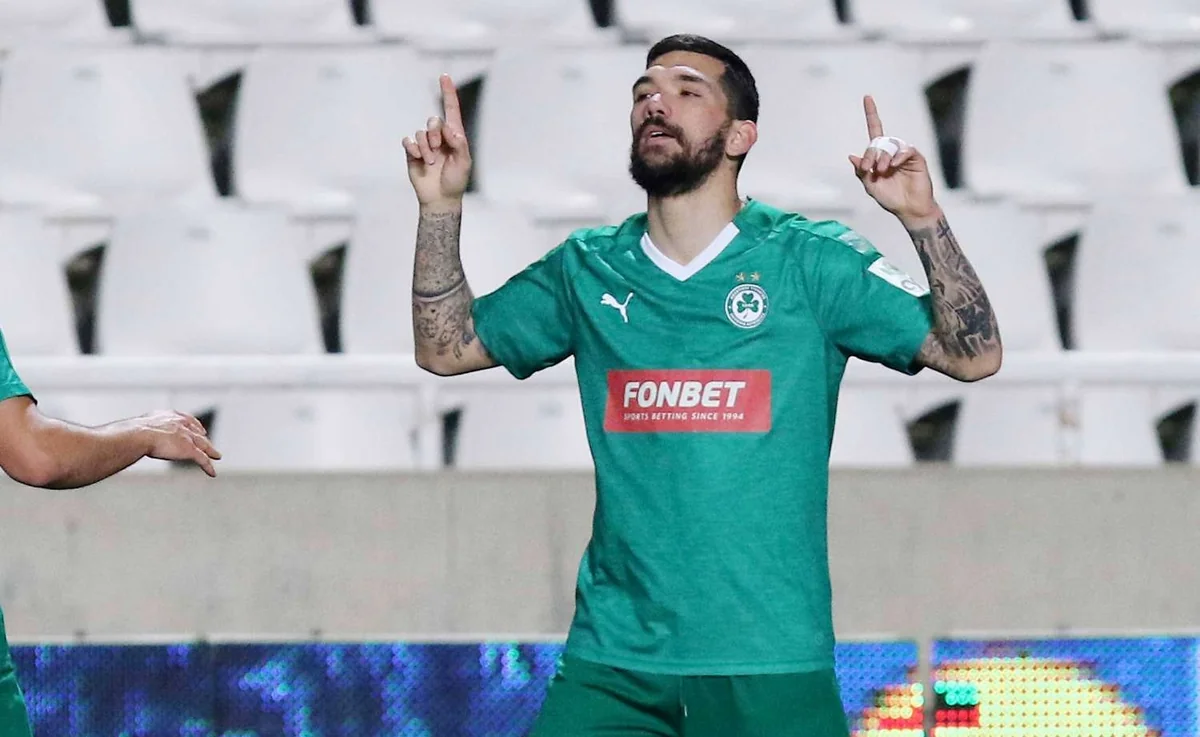 Neftçi Yunanıstan millisinin futbolçusu ilə maraqlanır