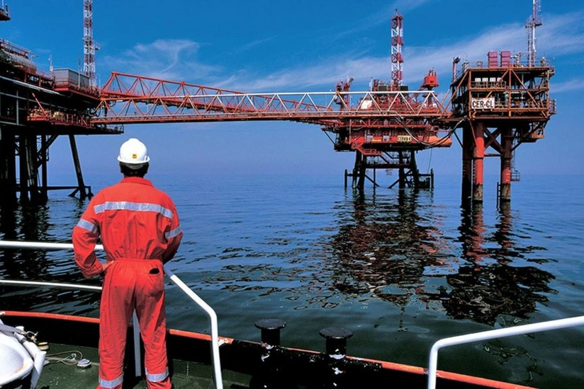 SOCAR evacuates 82 offshore employees
