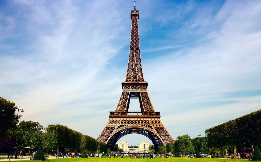 Section of Eiffel Tower stairs sold for half a mln EUR