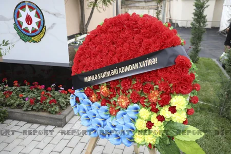 Bakıda üç şəhidin xatirə lövhəsinin açılışı olub