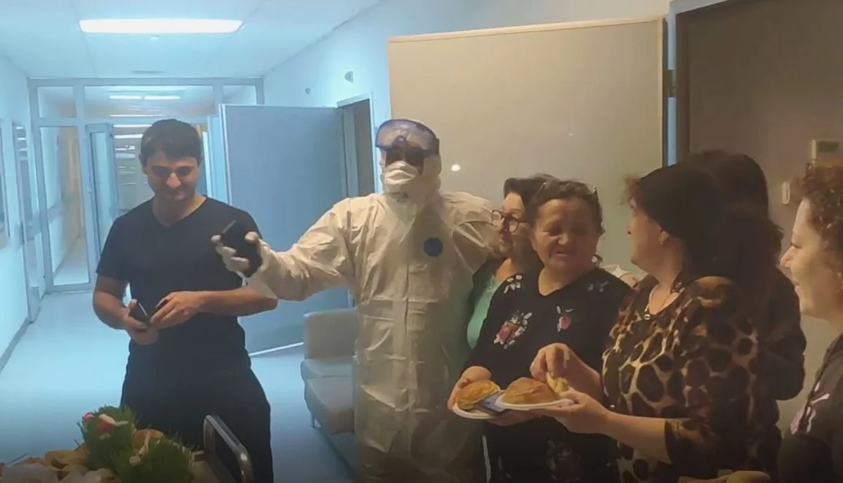 Cəlilabadda həkim karantində olan şəxslərə şeir dedi - VİDEO