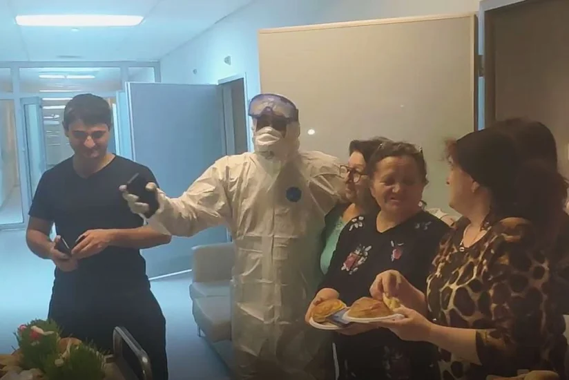 Cəlilabadda həkim karantində olan şəxslərə şeir dedi - VİDEO