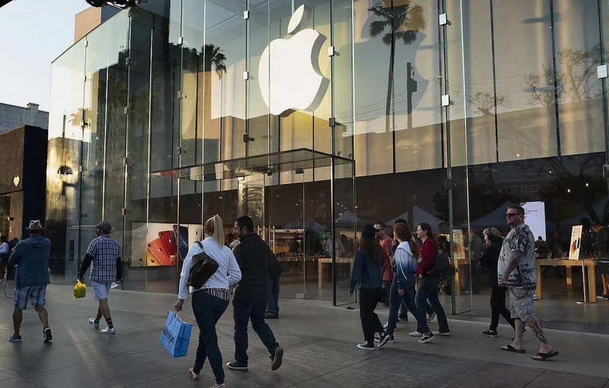 Apple заявила о рекордно высокой выручке за квартал