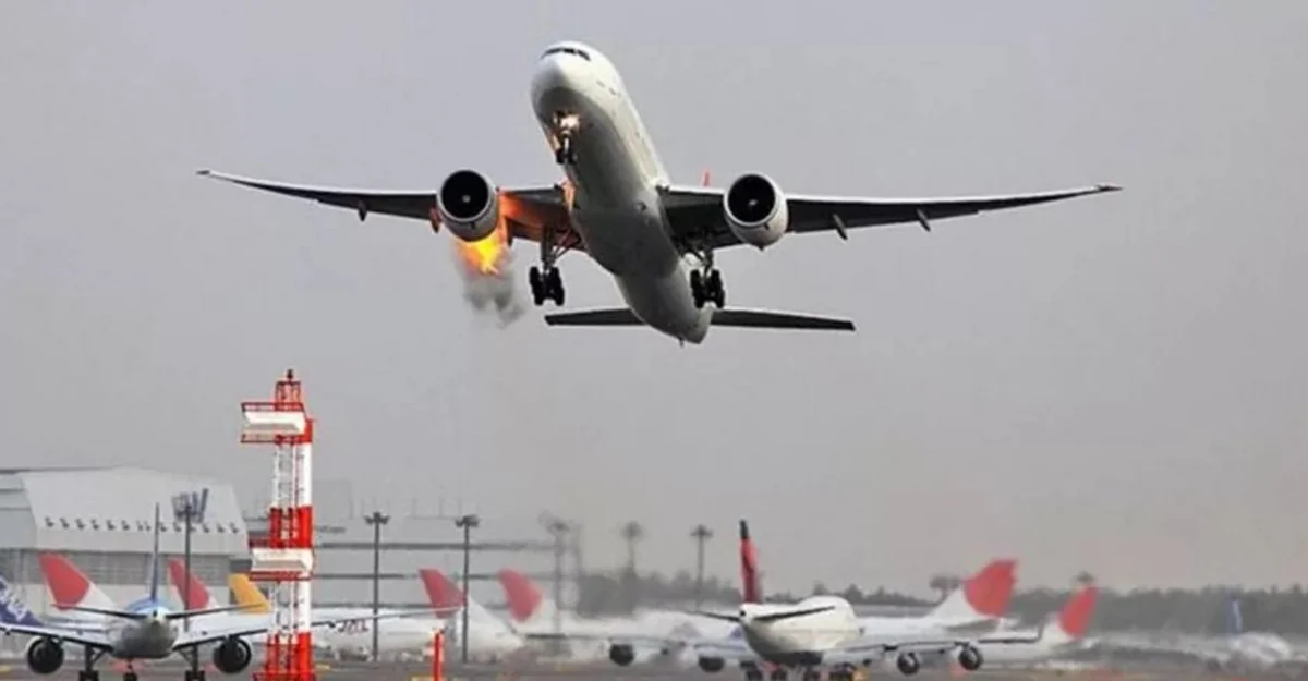 Yaponiyada sərnişin təyyarəsi uçuş zamanı yanmağa başlayıb