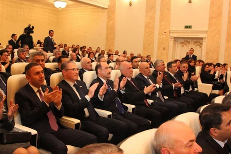 Sumqayıt teatrı yeni mövsümü əsaslı təmirdən çıxan binada açıb