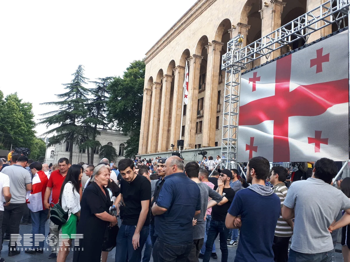 Tbilisidə aksiyaçılar sabah DİN-in binası qarşısında aksiya təyin ediblər