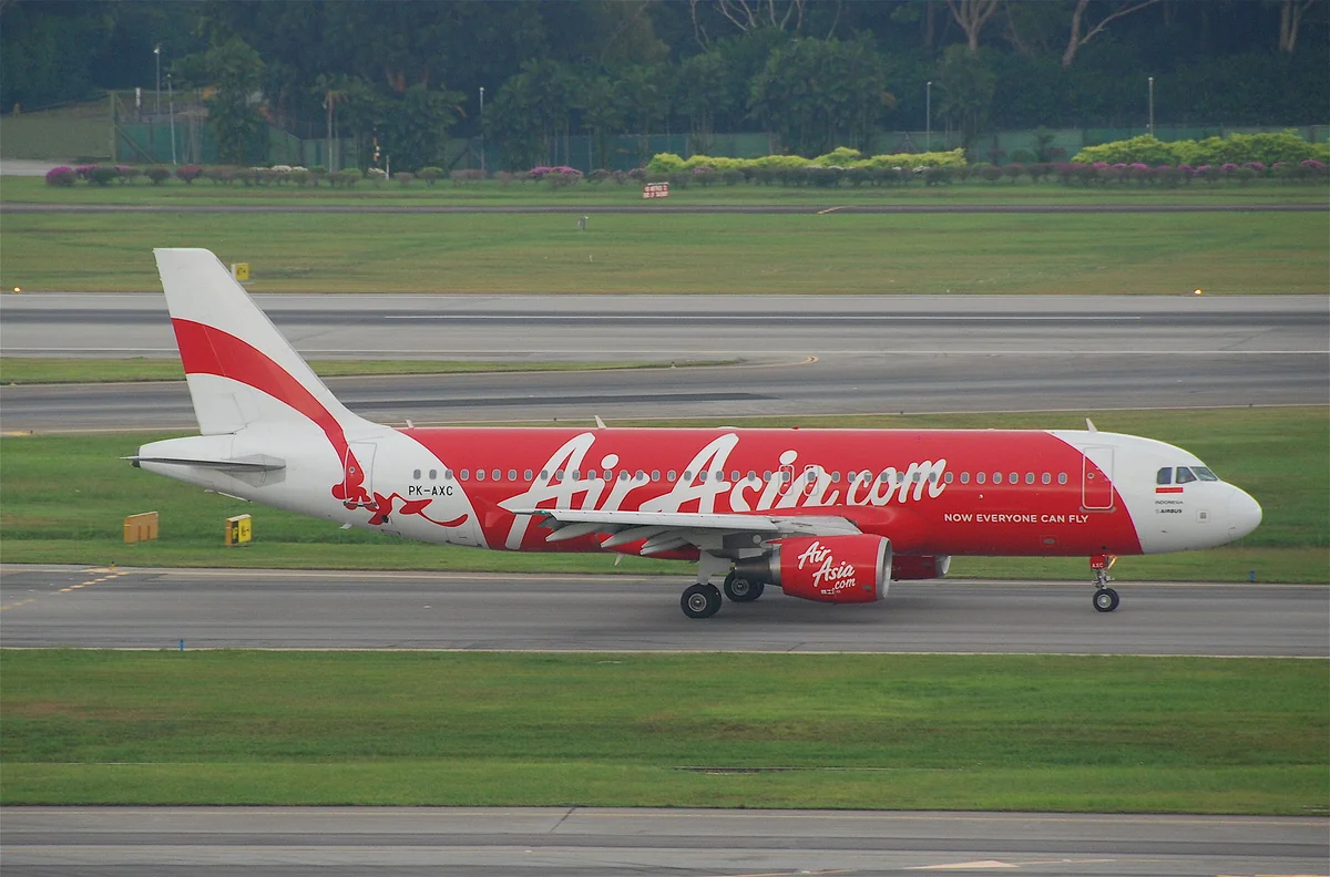 Спасатели подняли со дна моря хвостовую часть самолета авиакомпании Air Asia