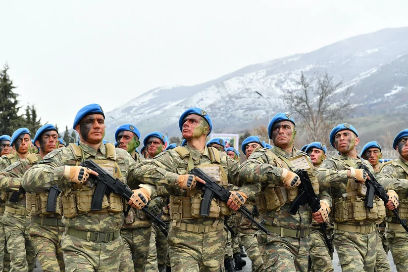 Müdafiə naziri Azərbaycan komandolarının döyüş hazırlığı ilə bağlı göstərişlər verib