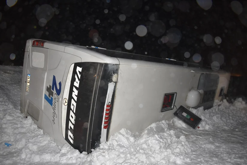 В Турции перевернулся автобус, пострадали 35 человек