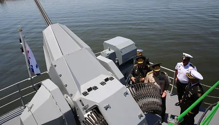 Министр обороны посетил Учебно-тренировочный комплекс на базе Военно-морских сил