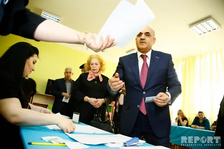 Səlim Müslümov Prezident seçkilərində səs verib