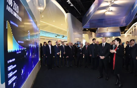 Prezident İlham Əliyev “Huawei” şirkətinin Pekindəki Sərgi Mərkəzində olub