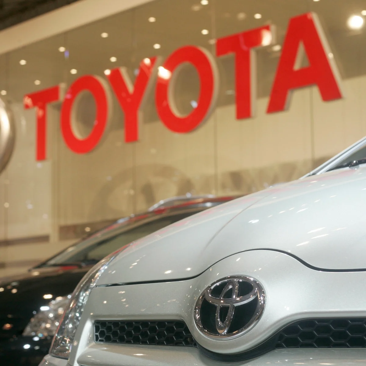 Toyota avtomobil satışının həcmində dünya liderliyini geri qaytardı