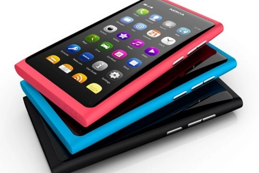 ​Sorğu: Smartfon əhəmiyyətinə görə dostlardan daha yüksək pillədə dayanır