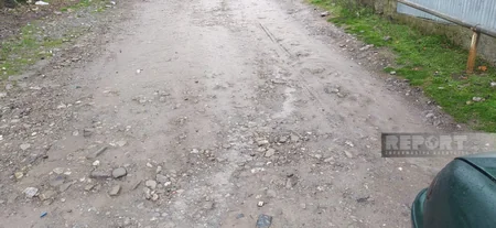 Oğuzda uzun illərdir təmir olunmayan yol yararsız vəziyyətə düşüb