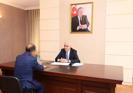 İqtisadiyyat naziri Bərdədə vətəndaşları qəbul edib