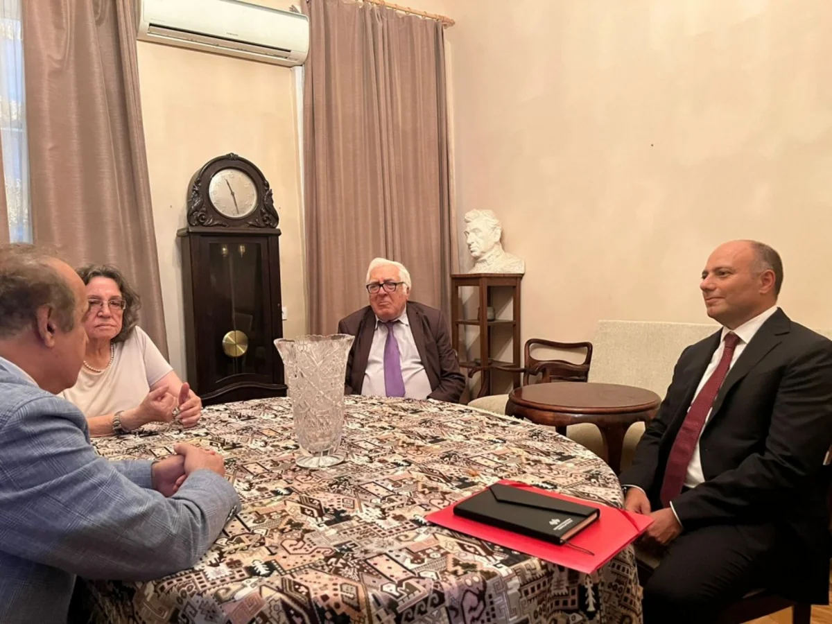 Anar Kərimov Rəsul Rzanın ev-muzeyini ziyarət edib