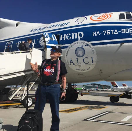 Астронавт, побывавший на Луне, в 86 лет решил отдохнуть в Антарктиде