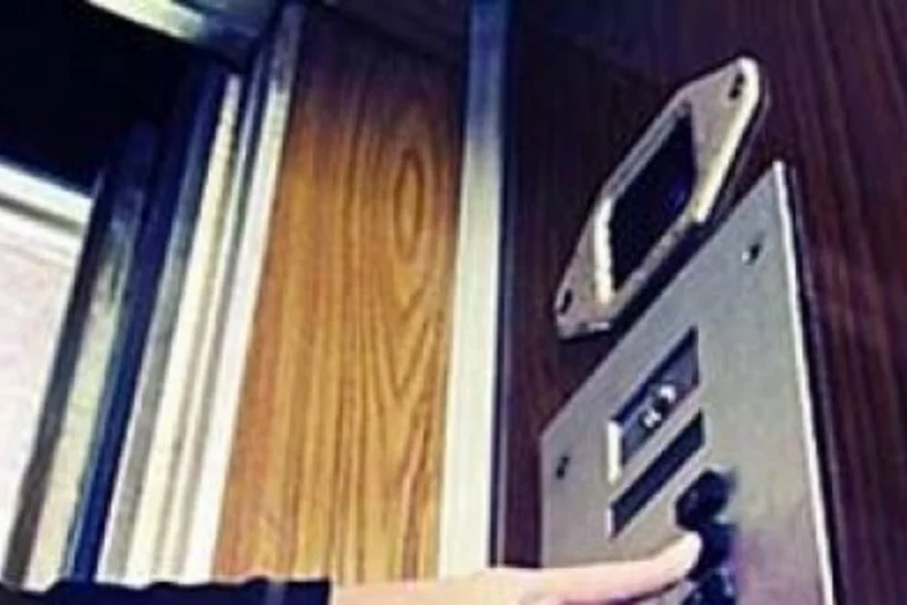 Liftdə köməksiz vəziyyətdə qalan şəxs xilas edilib