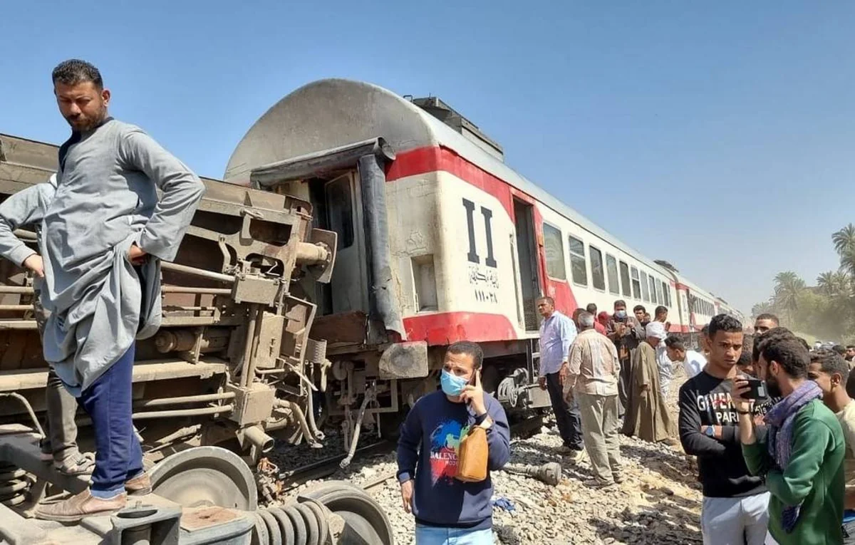 Misirdə qatarların toqquşması zamanı yaralananların sayı 100 nəfəri ötüb, ölənlər var - YENİLƏNİB