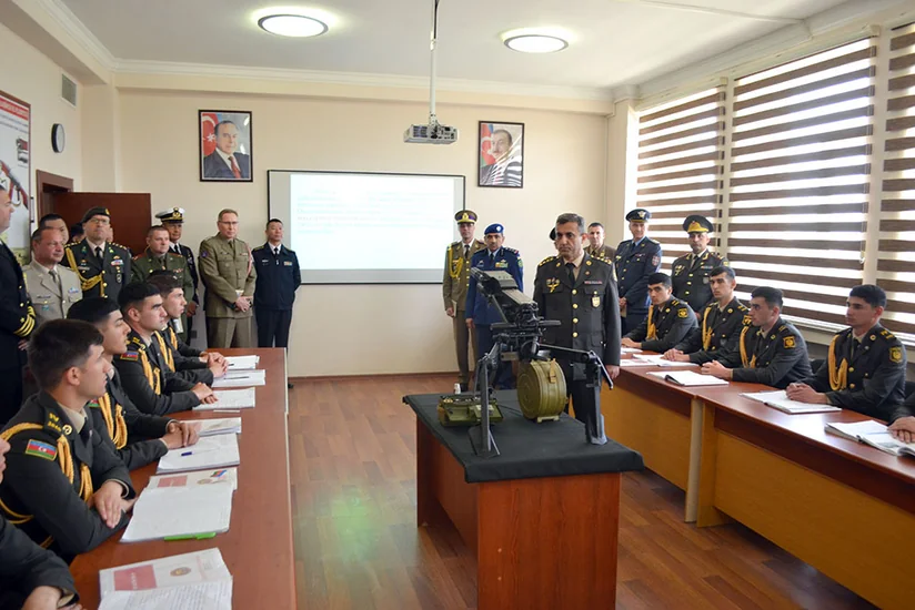 Hərbi attaşelər DQ-nin Ali Hərbi Məktəbini ziyarət ediblər