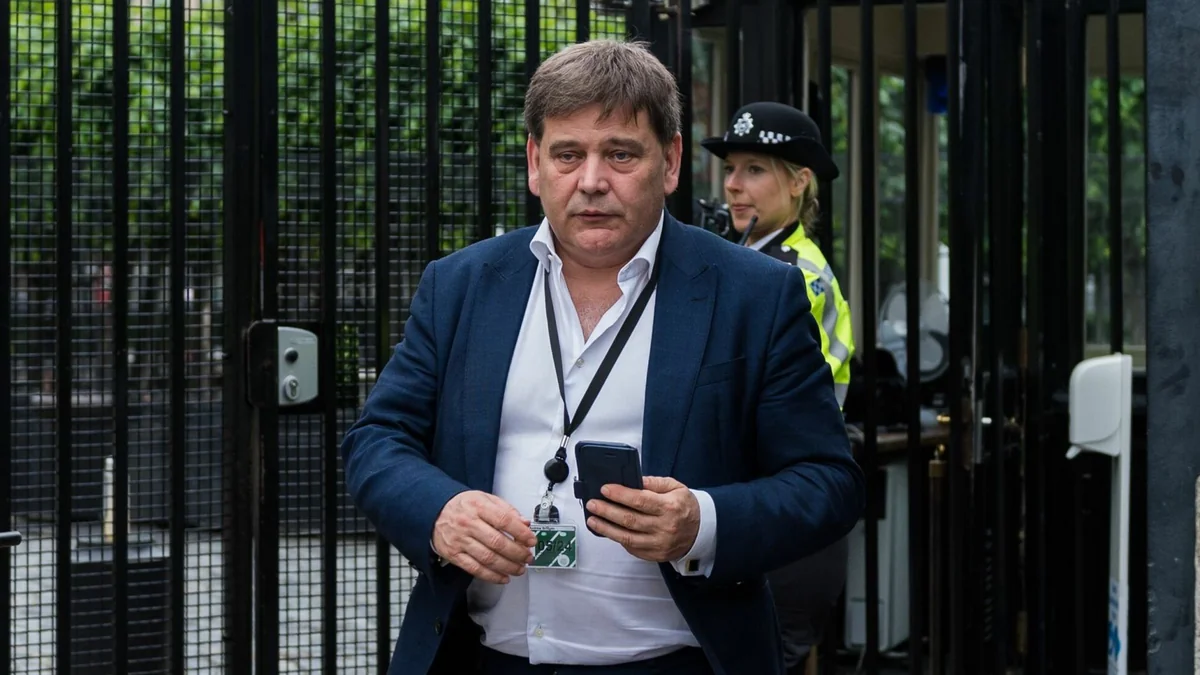 Британского депутата выгнали из правящей партии за сравнение вакцин с Холокостом