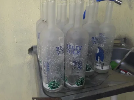 Gəncədə saxta alkoqollu içkilər istehsal edən müəssisənin fəaliyyəti məhdudlaşdırılıb