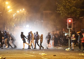 Belfastdakı iğtişaşlar zamanı polislər də xəsarət alıb