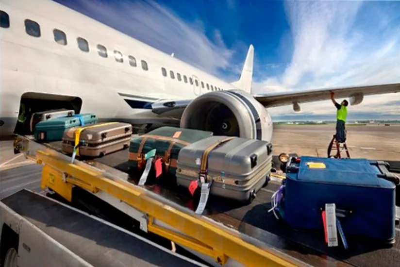 ABŞ aviaşirkətlərə miqrasiya qadağasına məruz qalmış sərnişinləri daşımaq icazəsi verib