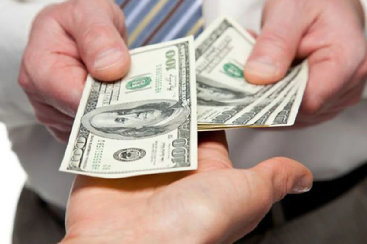 Yasamalda banka saxta dollar verən əcnəbilər tutulub