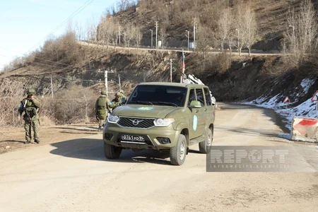 Total of 30 vehicles of peacekeepers move freely through Khankandi-Lachin road