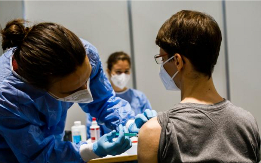 Indonesia begins vaccination of young people aged 12 to 17