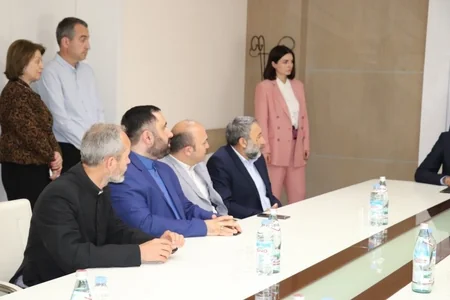 Gürcüstanda dini azlıqlardan olan ruhanilər gürcü dilini xüsusi proqramla öyrənəcəklər