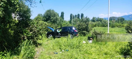 В Шеки опрокинулась машина, двое несовершеннолетних получили травмы